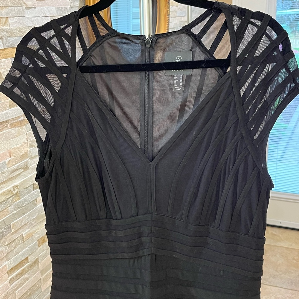 Adrianna Papell Black Form Fitting LBD Sz 12 LN